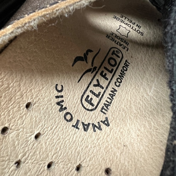 FLY FLOT Sandals Size 38 Gold 3 Straps Buckles Open Baclk & Toe Leather Insole - Picture 3 of 9